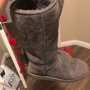 Gray ugg boots